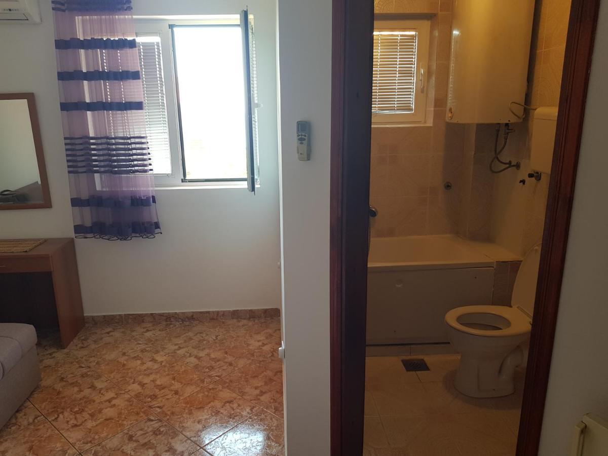Apartments Drobni Pijesak Petrovac Phòng bức ảnh