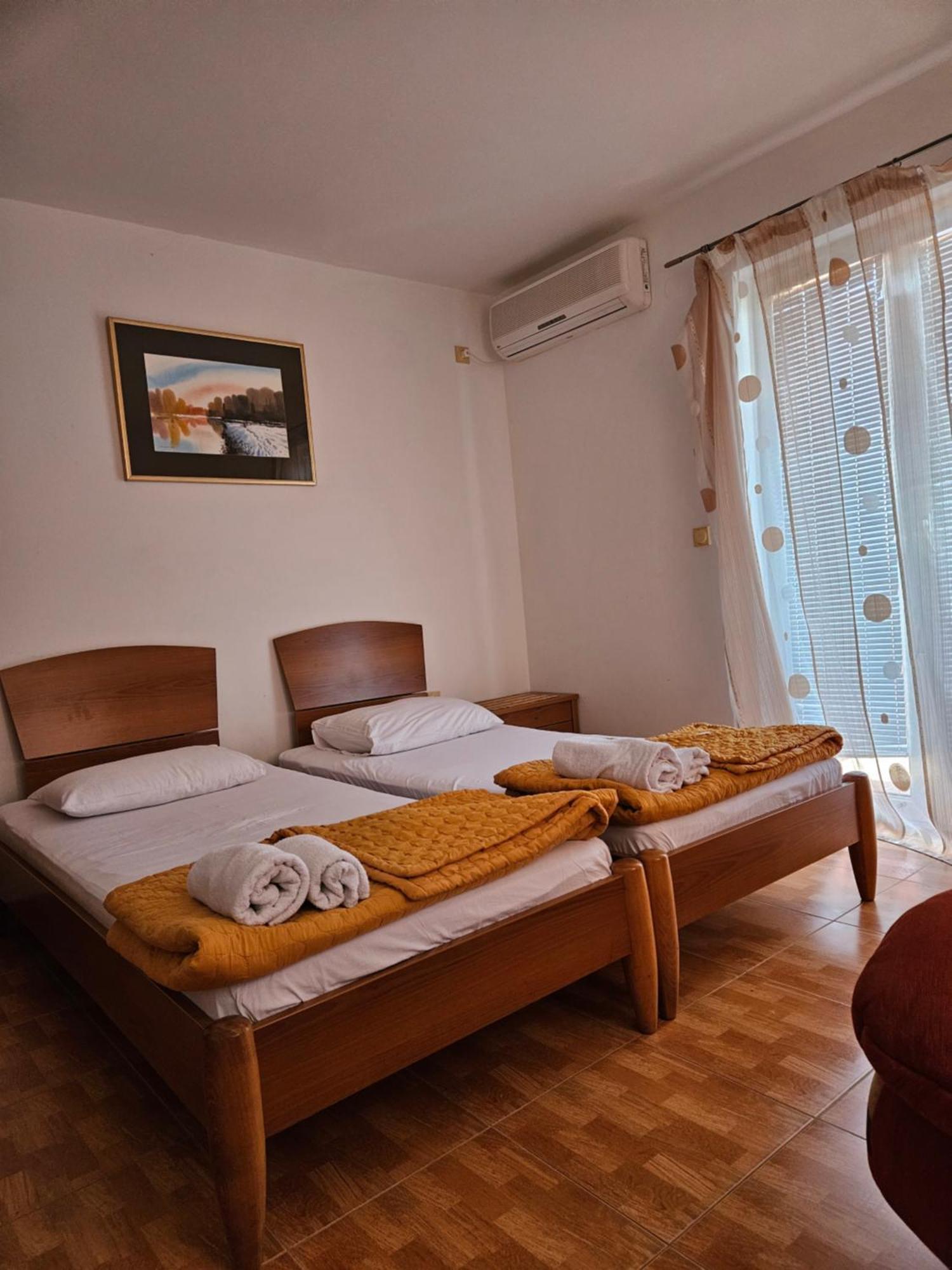 Apartments Drobni Pijesak Petrovac Phòng bức ảnh