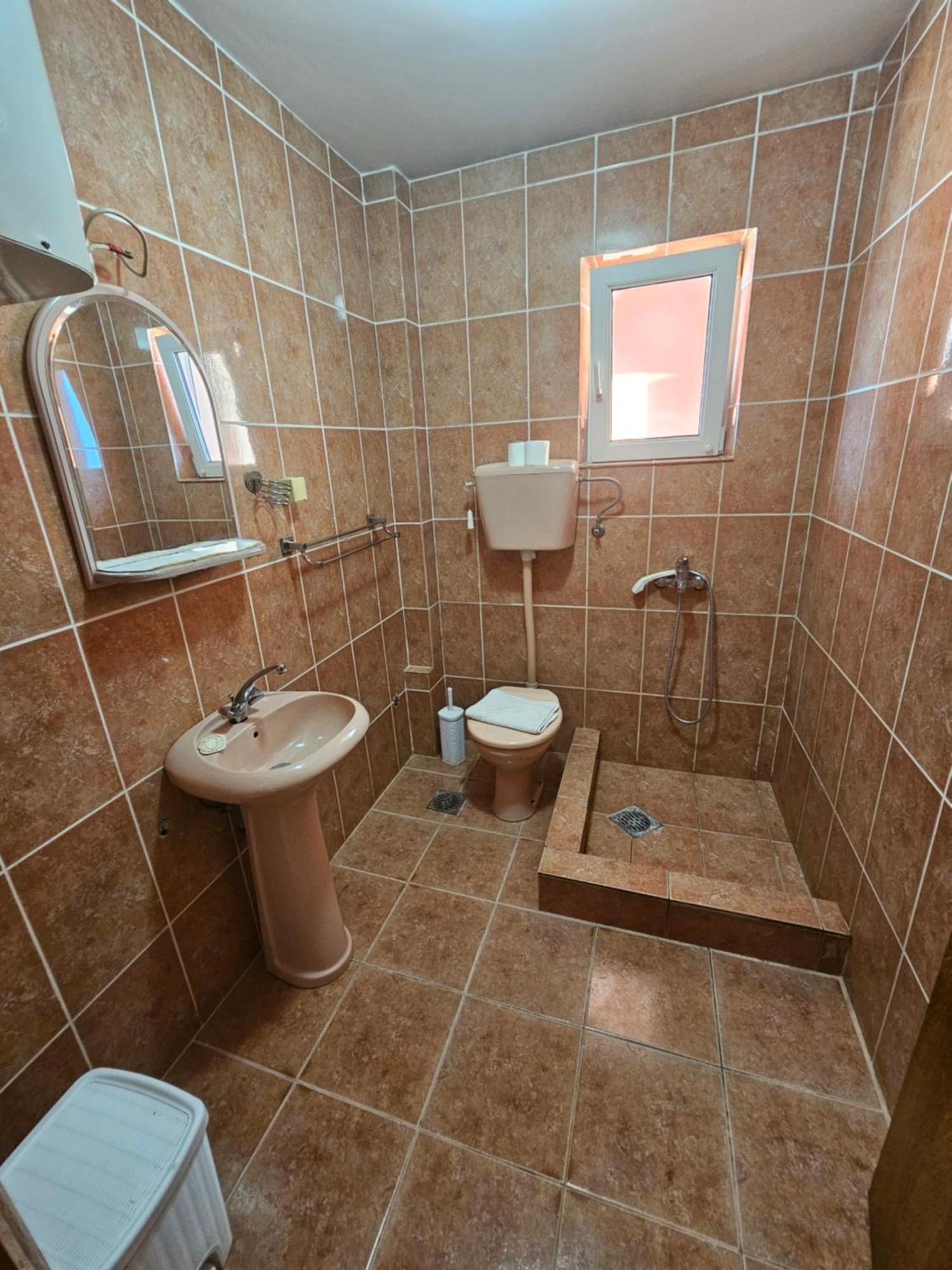 Apartments Drobni Pijesak Petrovac Phòng bức ảnh