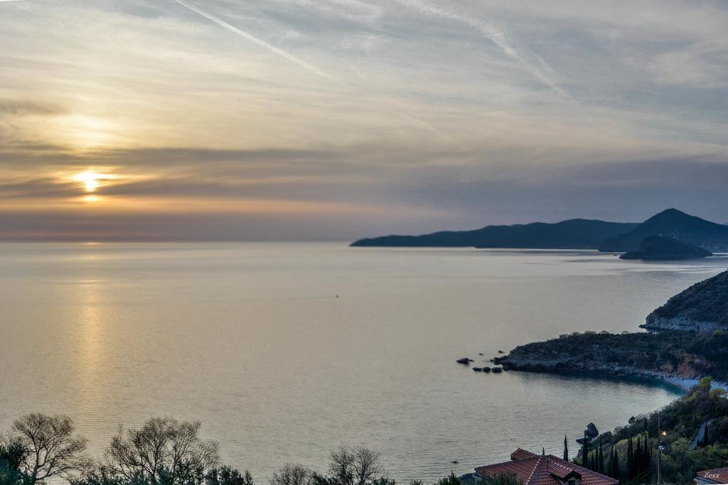 Apartments Drobni Pijesak Petrovac Phòng bức ảnh